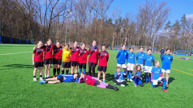 Młodziczki LKS Victoria Zalas pokonują Borek Kraków w sparingu