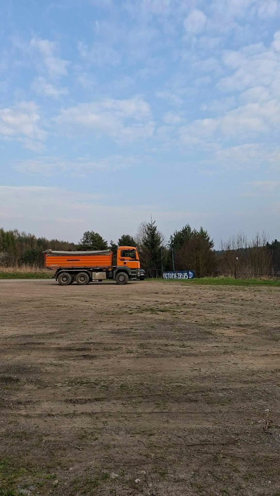 Informujemy że obowiązuje absolutny ZAKAZ WYSYPOWANIA GAŁĘZI, KONARÓW DRZEW, ŚMIECI…