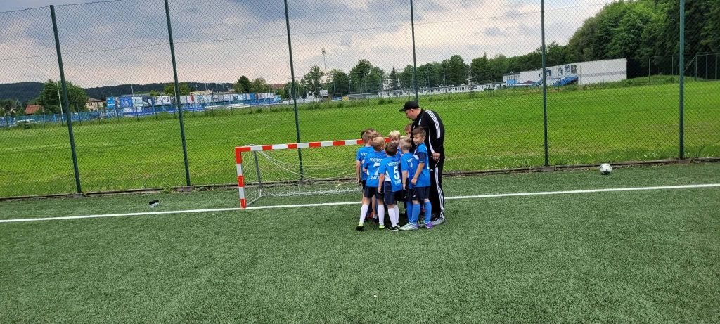 W niedzielne przedpołudnie Nasze żaki udały się do Krzeszowic aby powalczyć w turnieju…